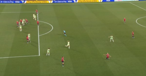 女足欧洲杯争议判决  💥挪威明显越位违例  仍获十二码球 VAR检查后维持原判