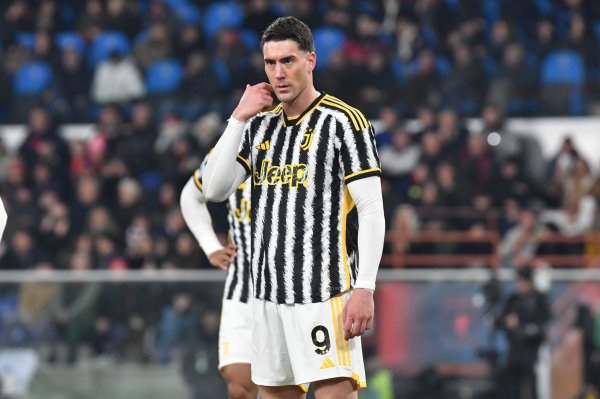 记者：弗拉霍维奇加盟AC米兰的交易需要保持耐心