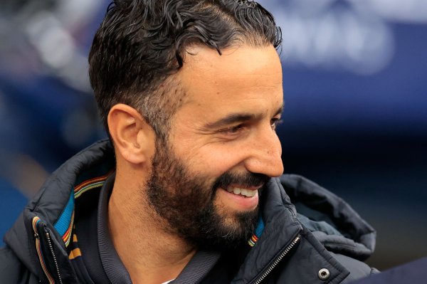 拉门斯开33次大脚! TA: 阿莫林要求曼联多打长传, 避免后场错误