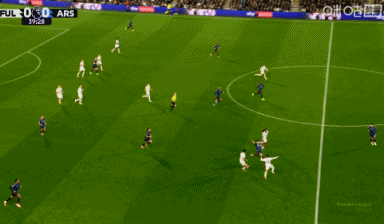 离谱！乔希·金被队友击中面部，但裁判    吹停阿森纳攻击