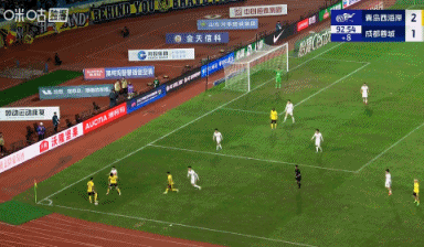 周定洋剪刀脚飞铲引发两队冲突！最终张修维、周定洋各吃一黄！