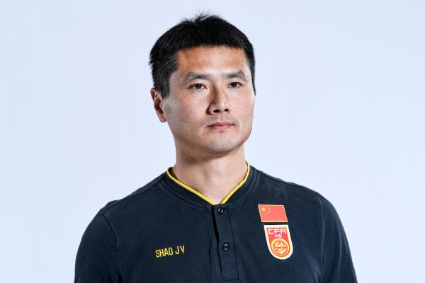 记者：明年国足只要赛前热身  赛没有惨案，邵佳一至少干到亚洲杯结束