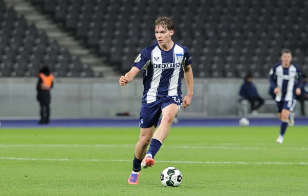 记者：和拜仁、多特角逐  ，莱比锡致力于签下柏林赫塔小将艾希霍恩